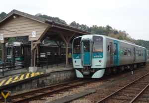牟岐駅に停車する列車