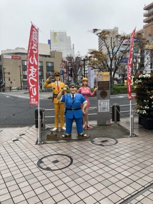 亀有駅南口　こち亀像