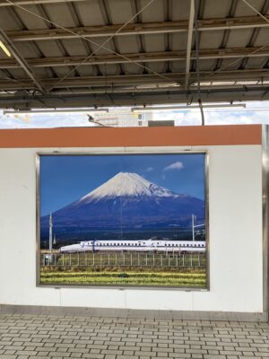 沼津駅の富士山