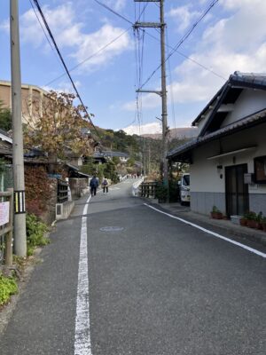 ケーブル黒川駅への道