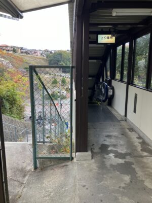 光風台駅前のエスカレーター