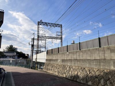 高架線から地上に変わるところ