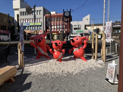 志津駅前の3チーバくん