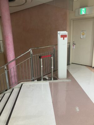 郵便局への階段