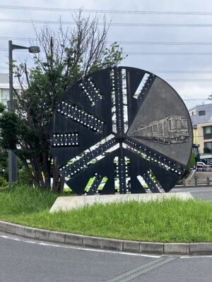 東川口駅前のモニュメント