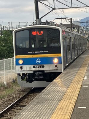 富士急普通大月行き6000系