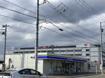 ローソン越しの郵便局