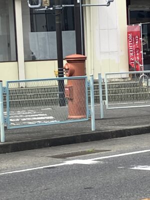 城山総合事務所入口近くの丸ポスト