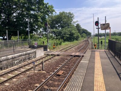 大宝駅構内踏切