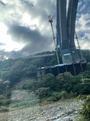 新東名高速道路山北天空大橋